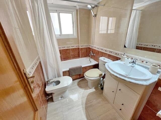 2-Bedroom Apartment in Puerto Deportivo, Guardamar del Segura - 16