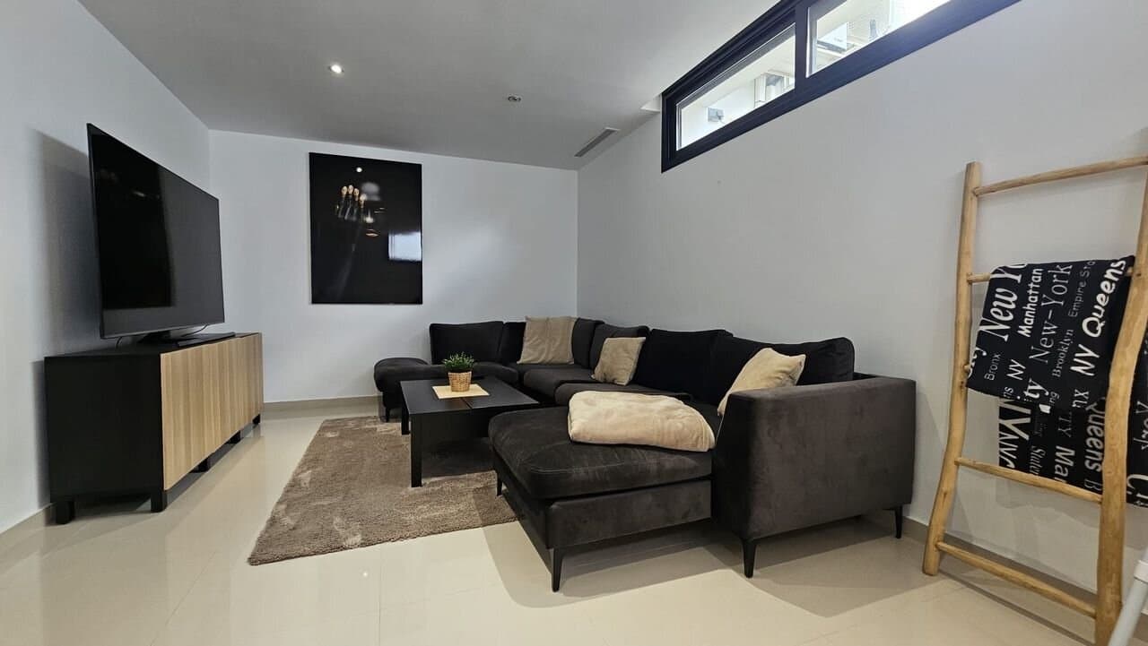 6-Bedroom Villa in Villamartín-las Filipinas, Orihuela Costa - 11