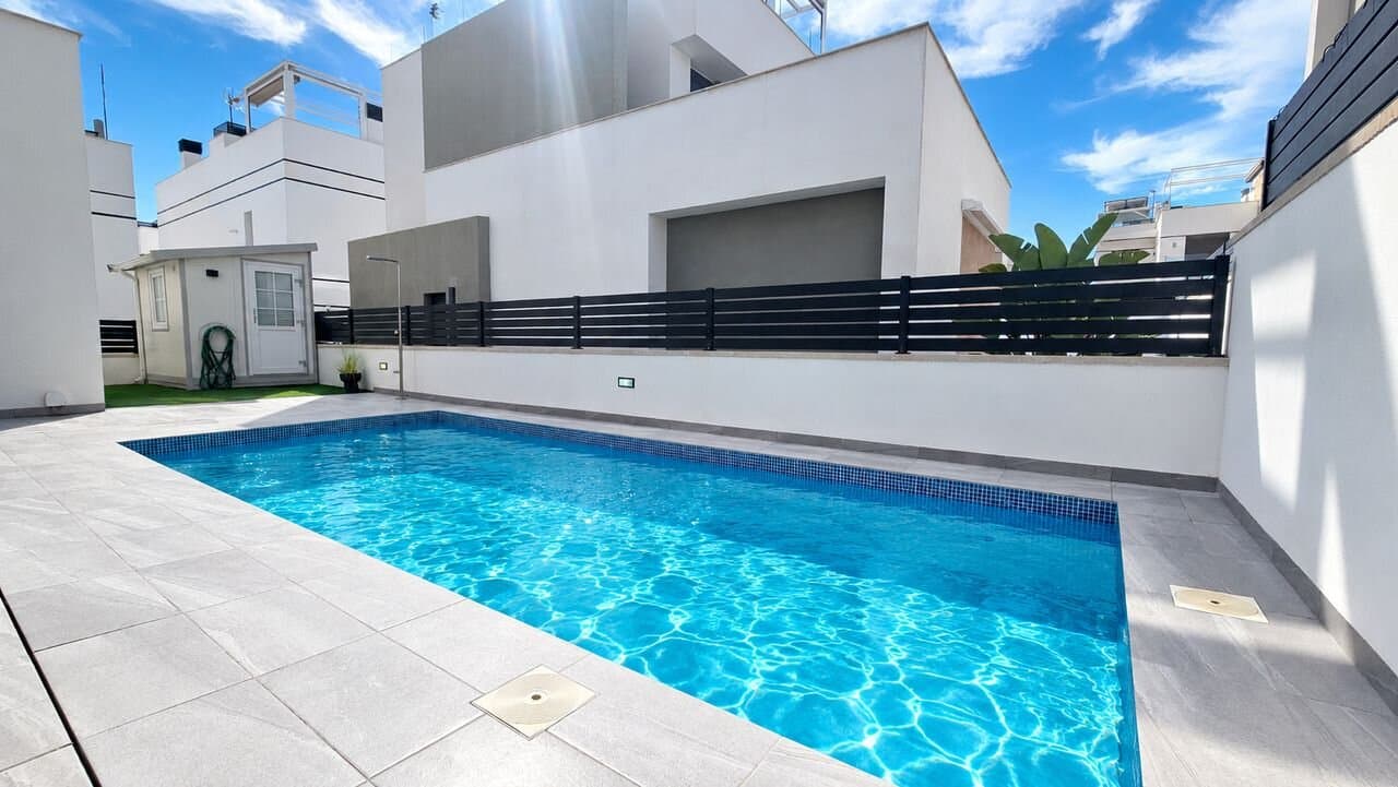 6-Bedroom Villa in Villamartín-las Filipinas, Orihuela Costa - 2