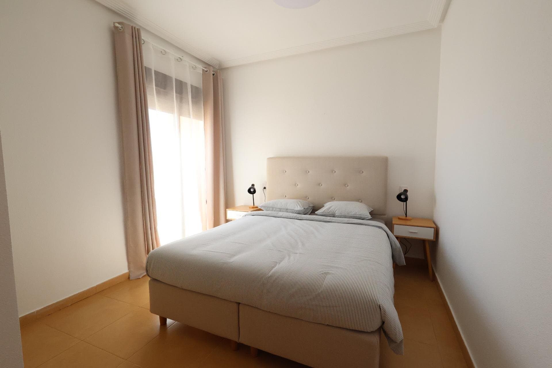 Apartamento de 2 Dormitorios en Lomas de Cabo Roig, Orihuela Costa - 12