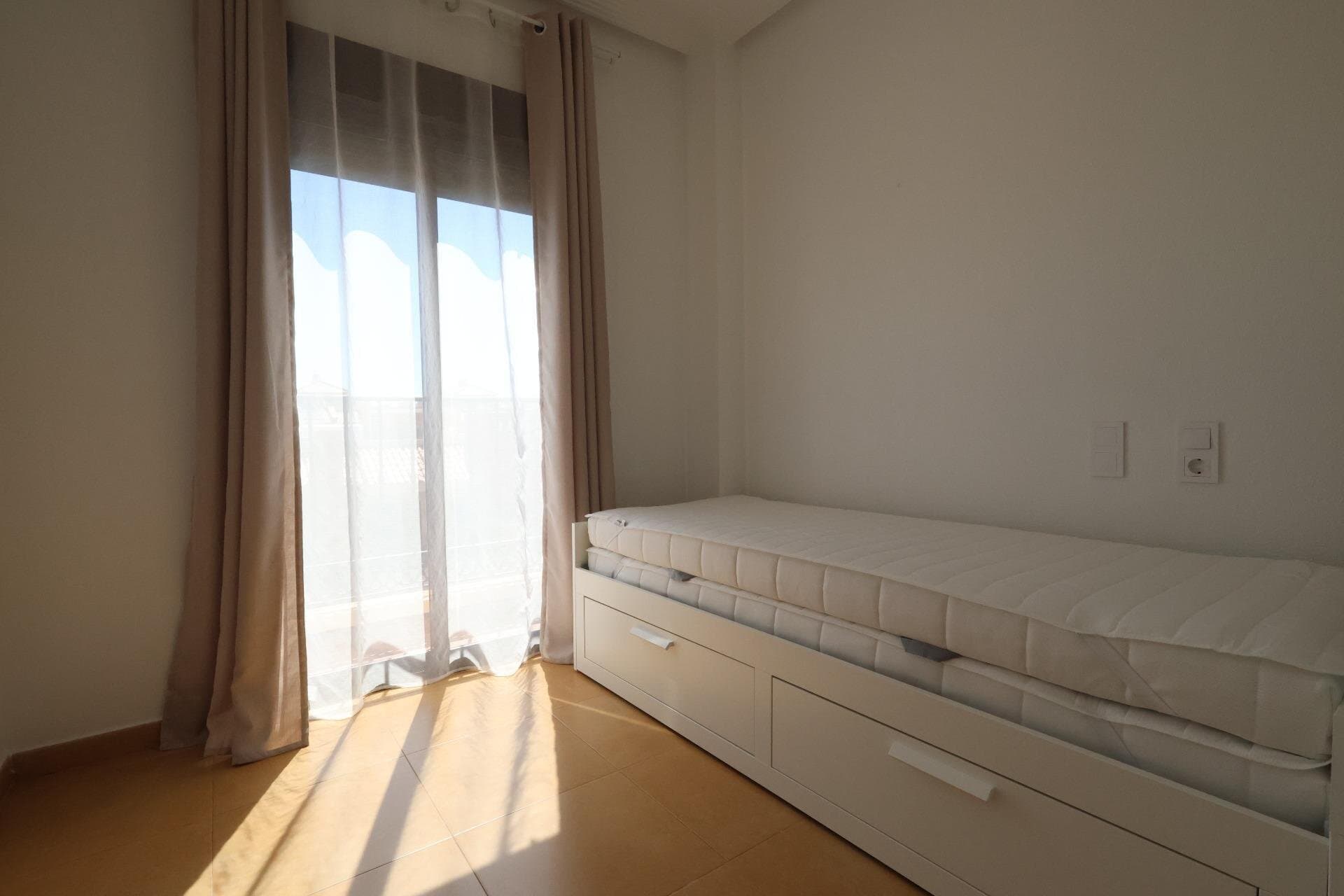 Apartamento de 2 Dormitorios en Lomas de Cabo Roig, Orihuela Costa - 13