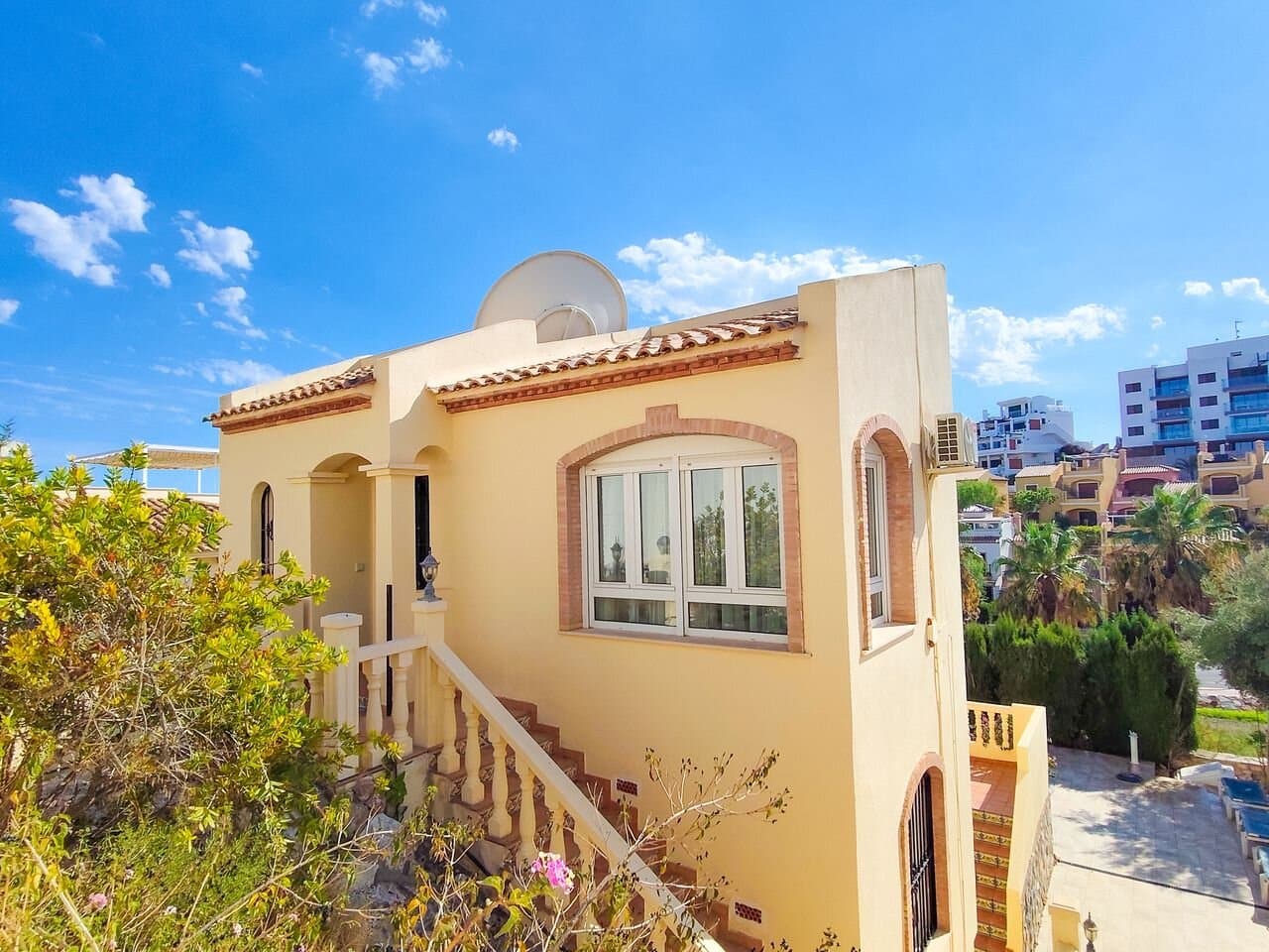 3-Bedroom Villa in Villamartín-las Filipinas, Orihuela Costa - 2
