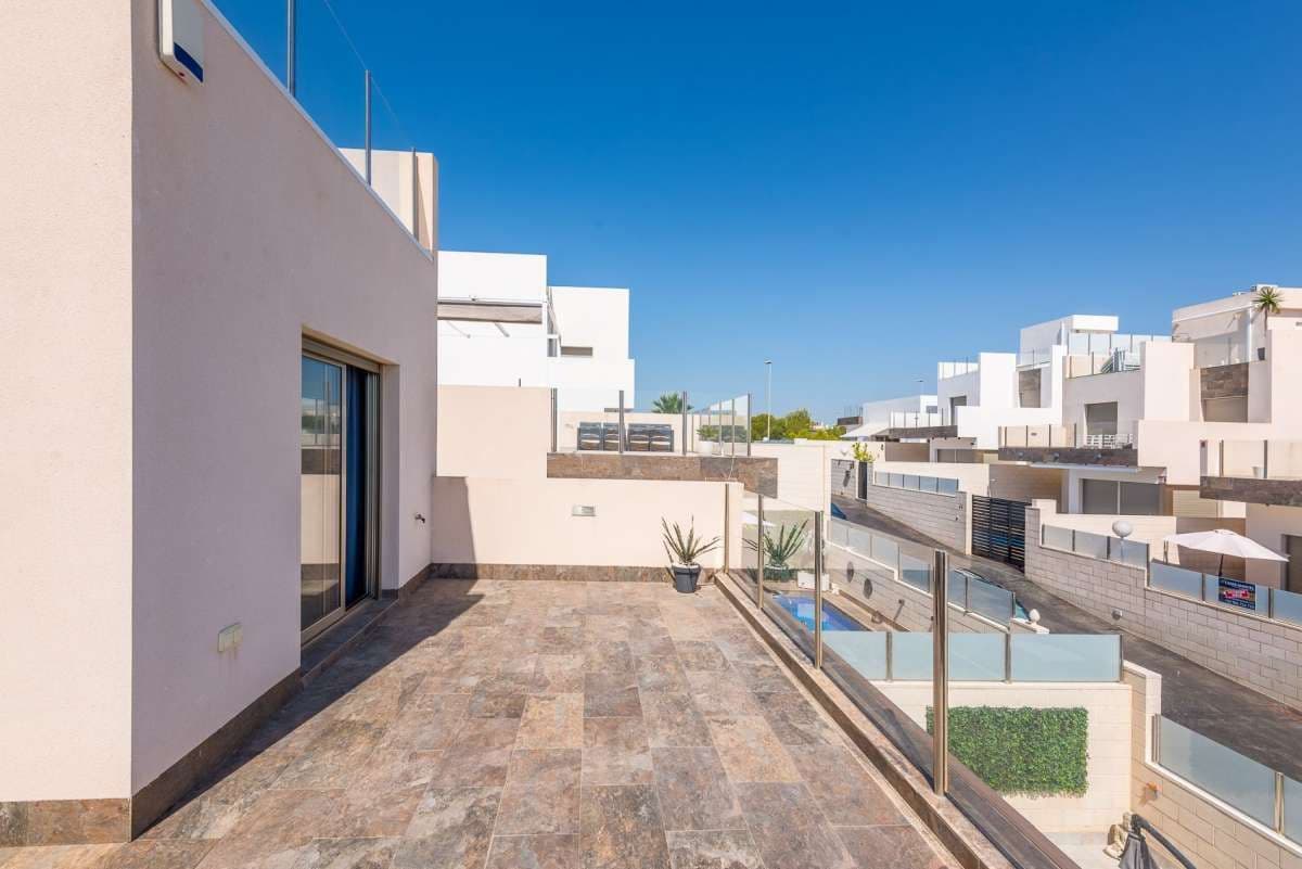 3-Bedroom Villa in Lomas de Cabo Roig, Orihuela Costa - 18