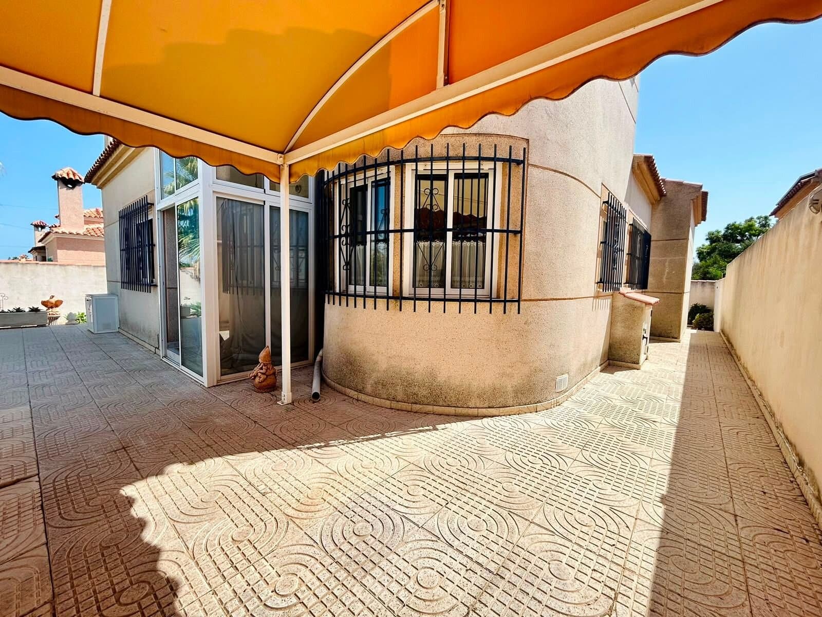 4-Bedroom Villa in San Luis, Torrevieja - 15