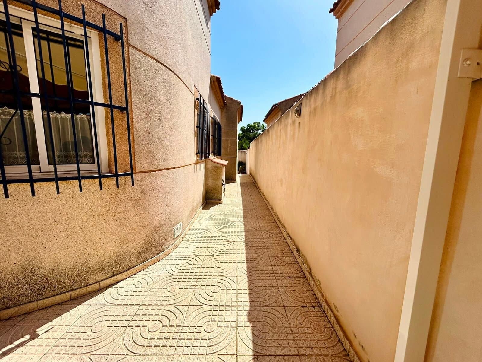 4-Bedroom Villa in San Luis, Torrevieja - 16