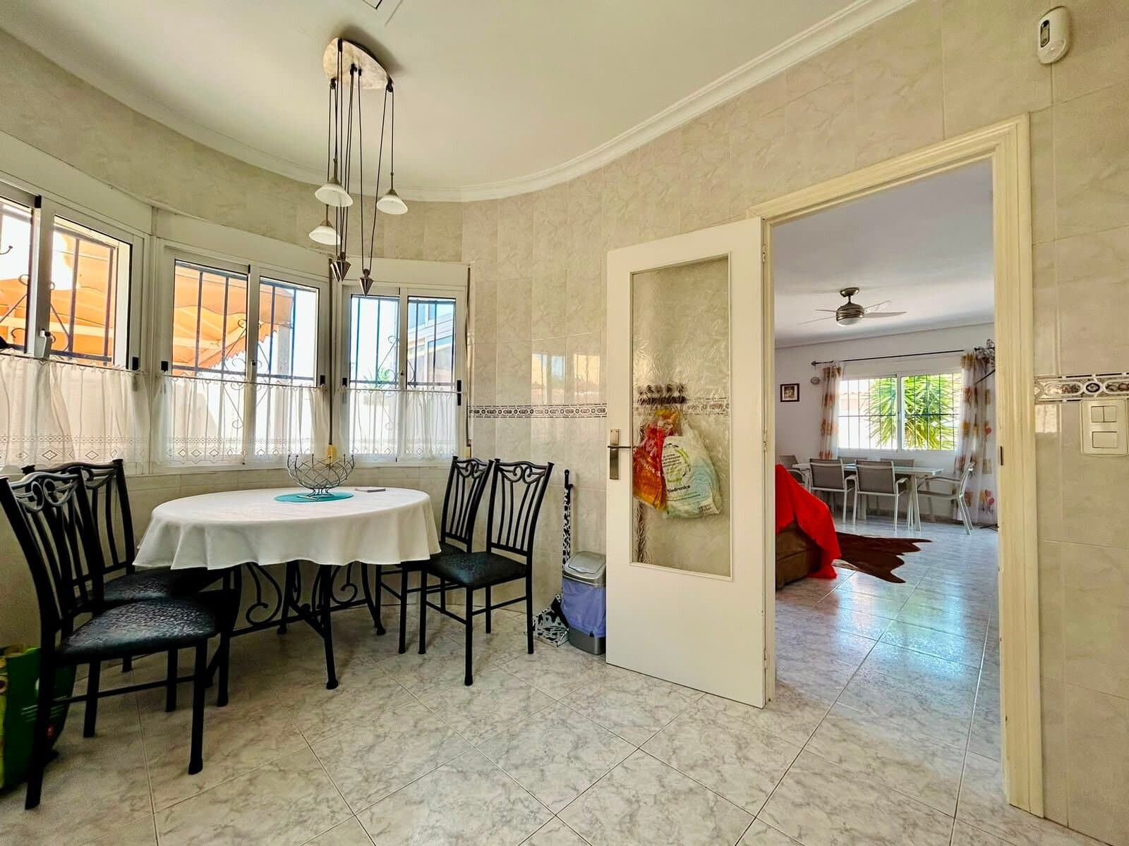 4-Bedroom Villa in San Luis, Torrevieja - 47