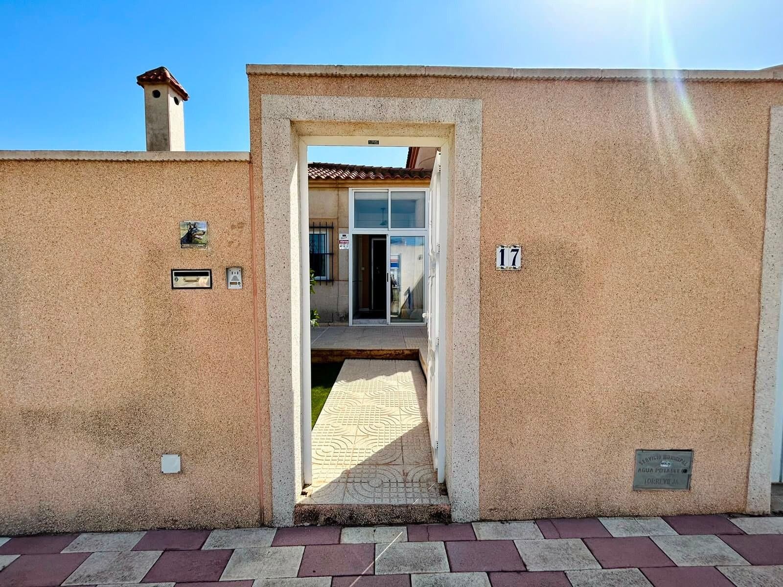 4-Bedroom Villa in San Luis, Torrevieja - 7