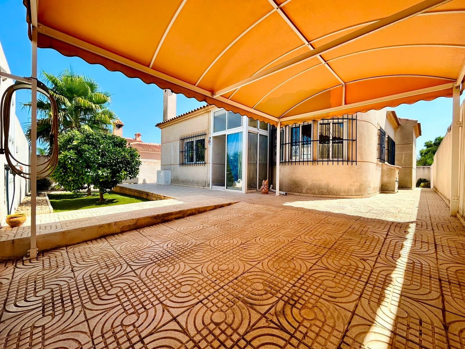 4-Bedroom Villa in San Luis, Torrevieja - 9