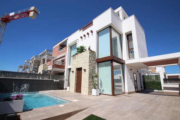 3-Bedroom Detached House in Playa Paraiso