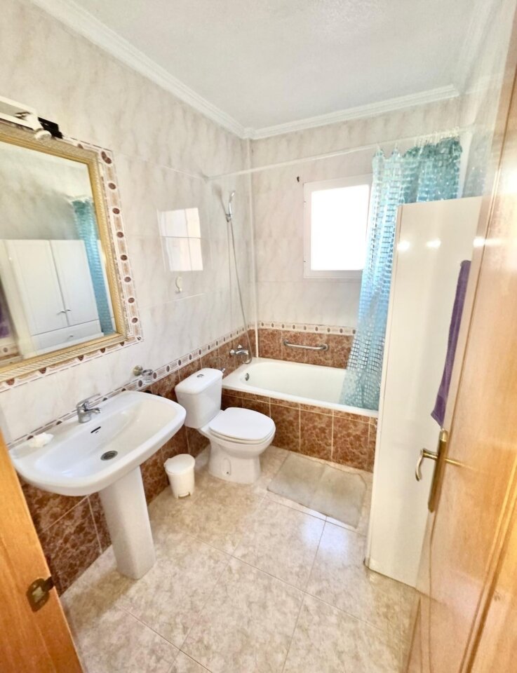 3-Bedroom House in La Zenia, Orihuela Costa - Image 14