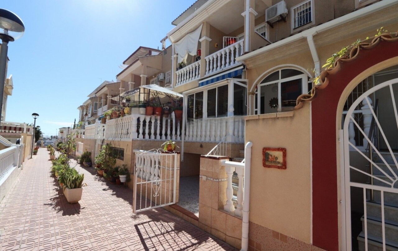 3-Bedroom House in La Zenia, Orihuela Costa - Image 19