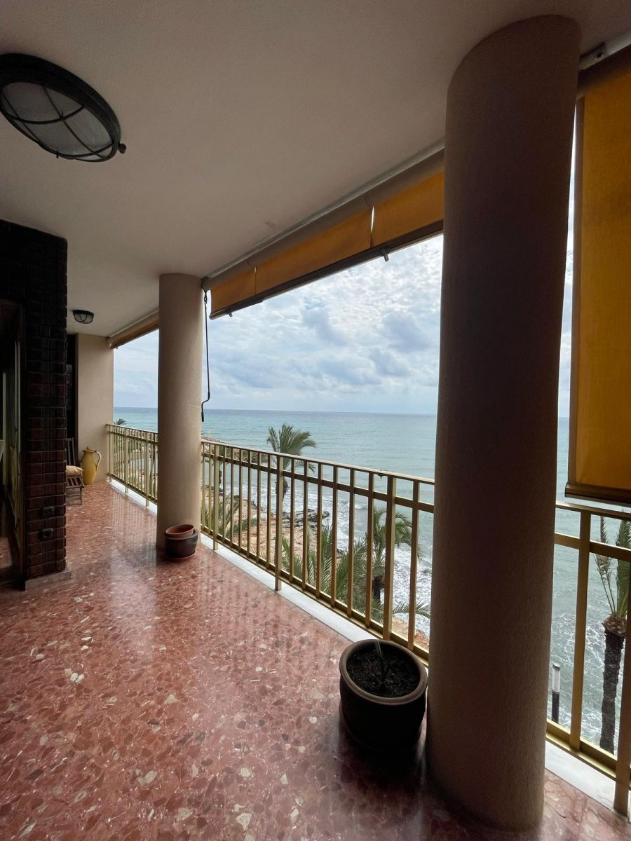 4-Bedroom Apartment in Torrevieja - Image 10