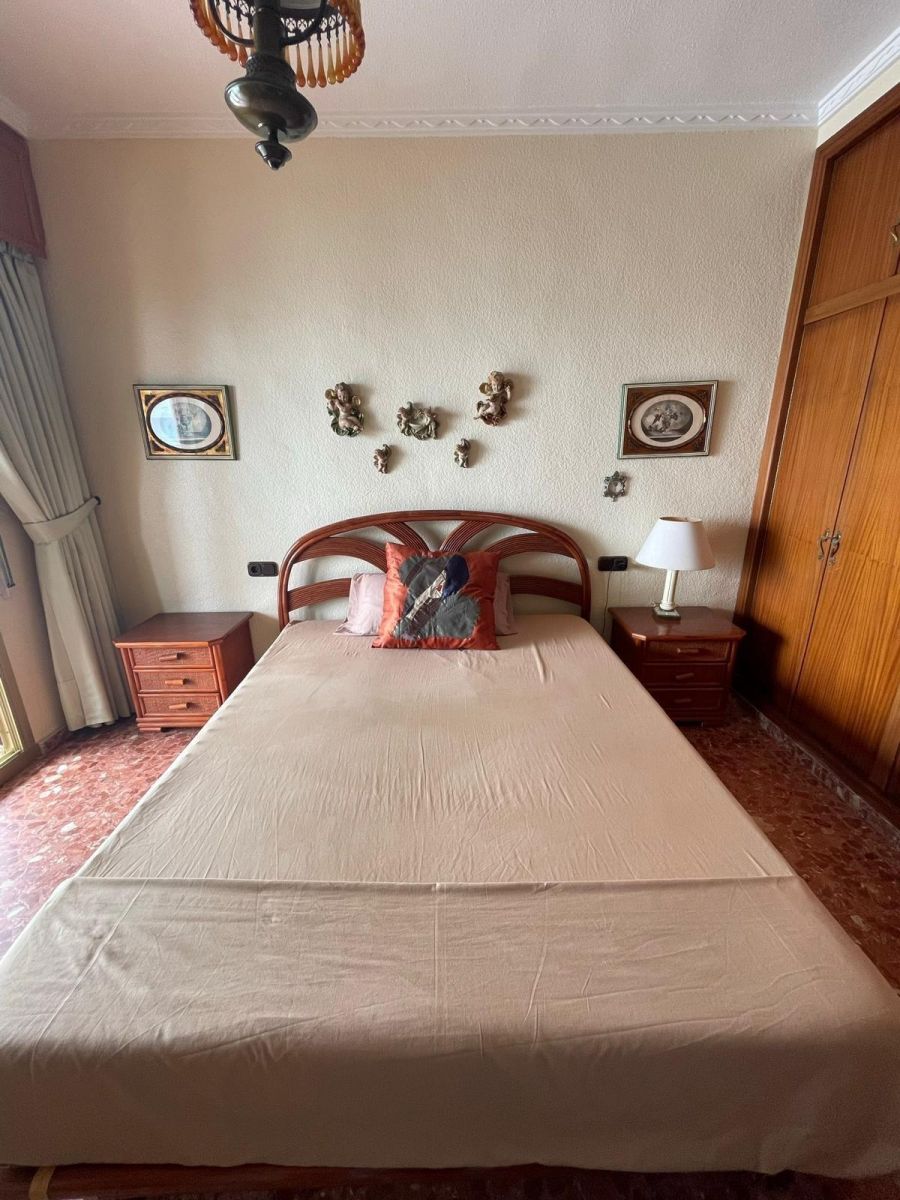 4-Bedroom Apartment in Torrevieja - Image 24