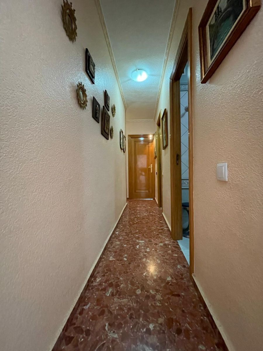 4-Bedroom Apartment in Torrevieja - Image 36