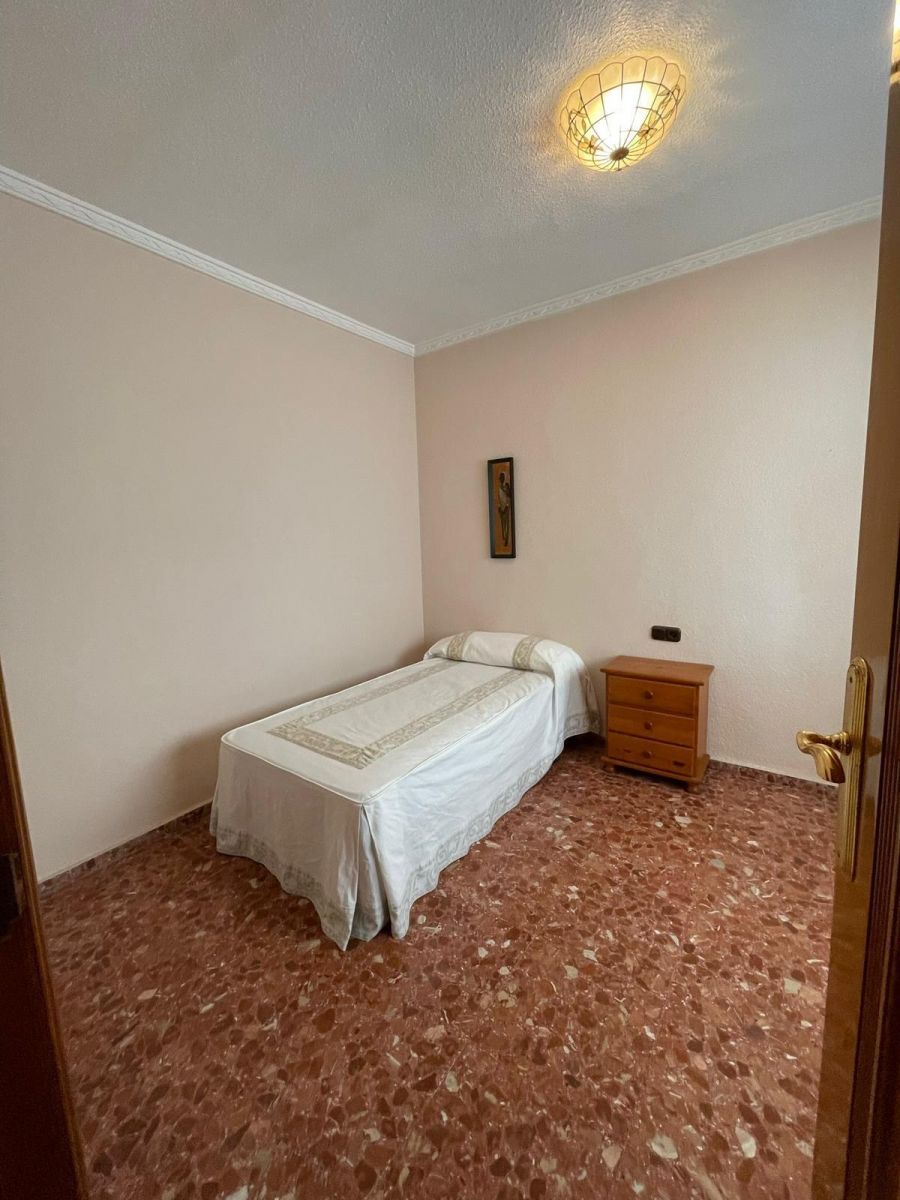 4-Bedroom Apartment in Torrevieja - Image 40