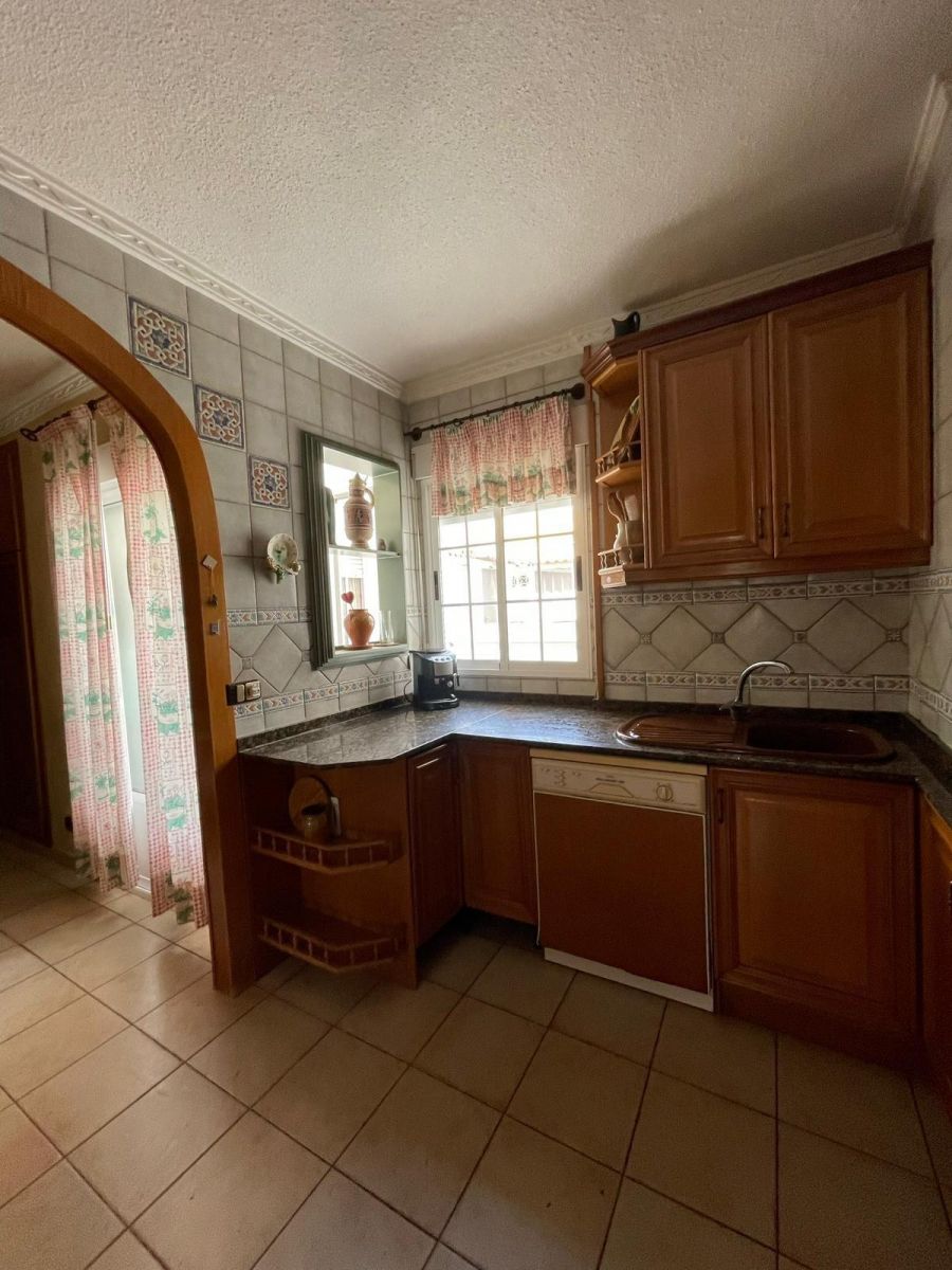 4-Bedroom Apartment in Torrevieja - Image 44