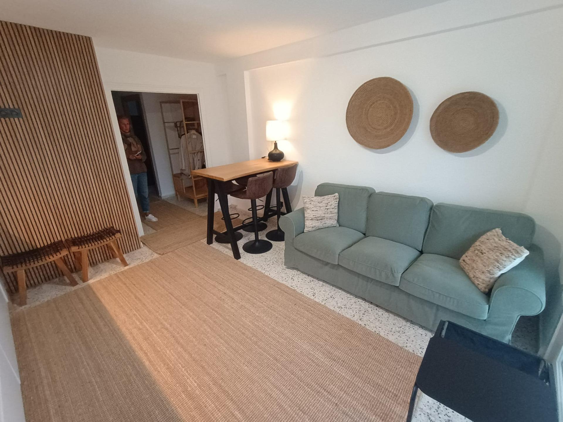 2-Bedroom Apartment in Urbanizaciones, Guardamar del Segura - Image 2