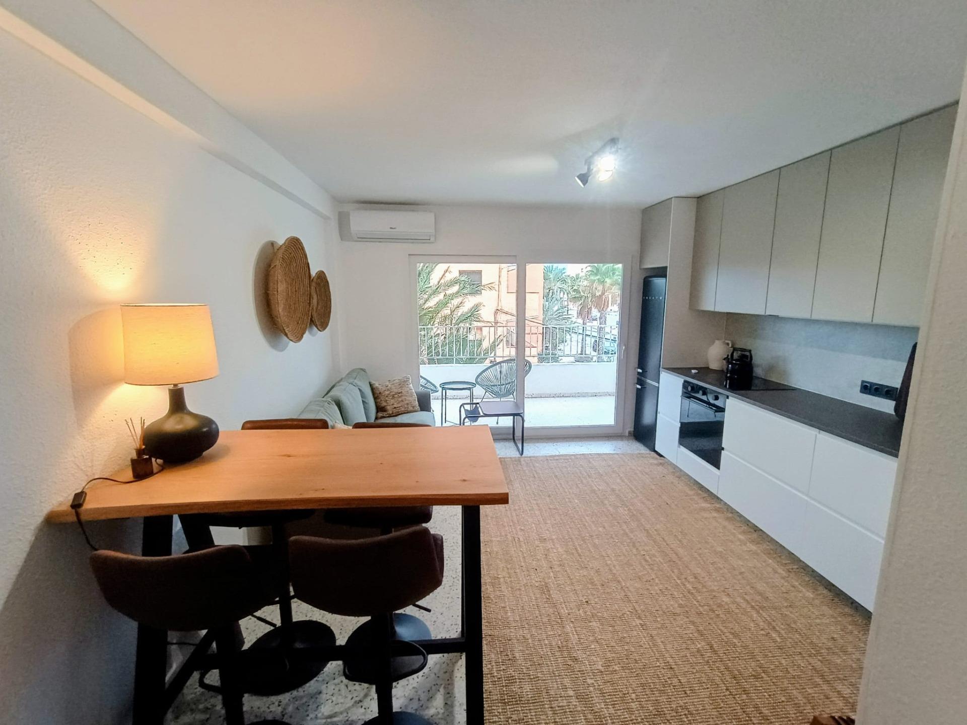 2-Bedroom Apartment in Urbanizaciones, Guardamar del Segura - Image 8