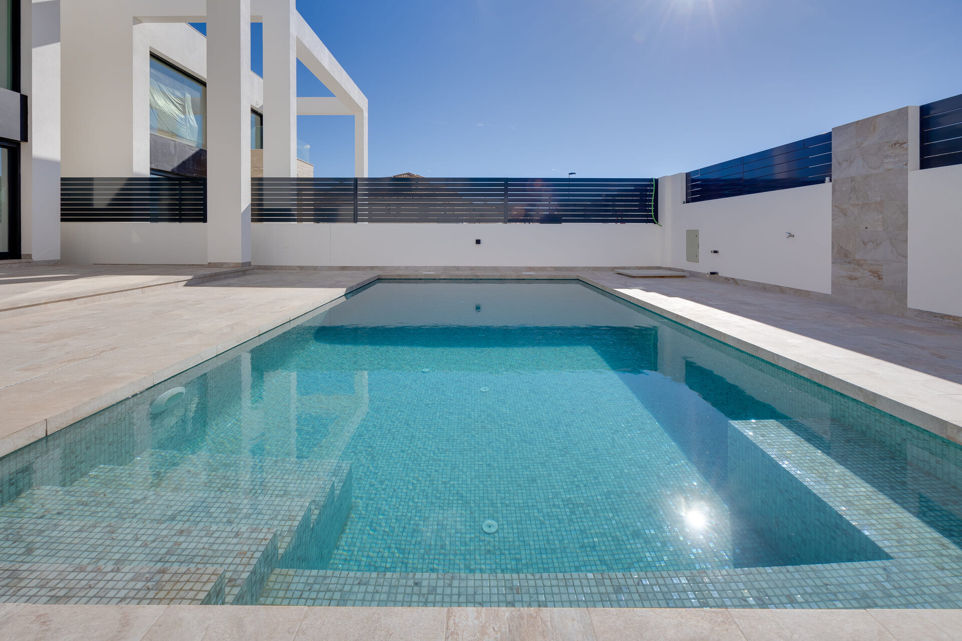 4-Bedroom Townhouse in Torrevieja - Image 18