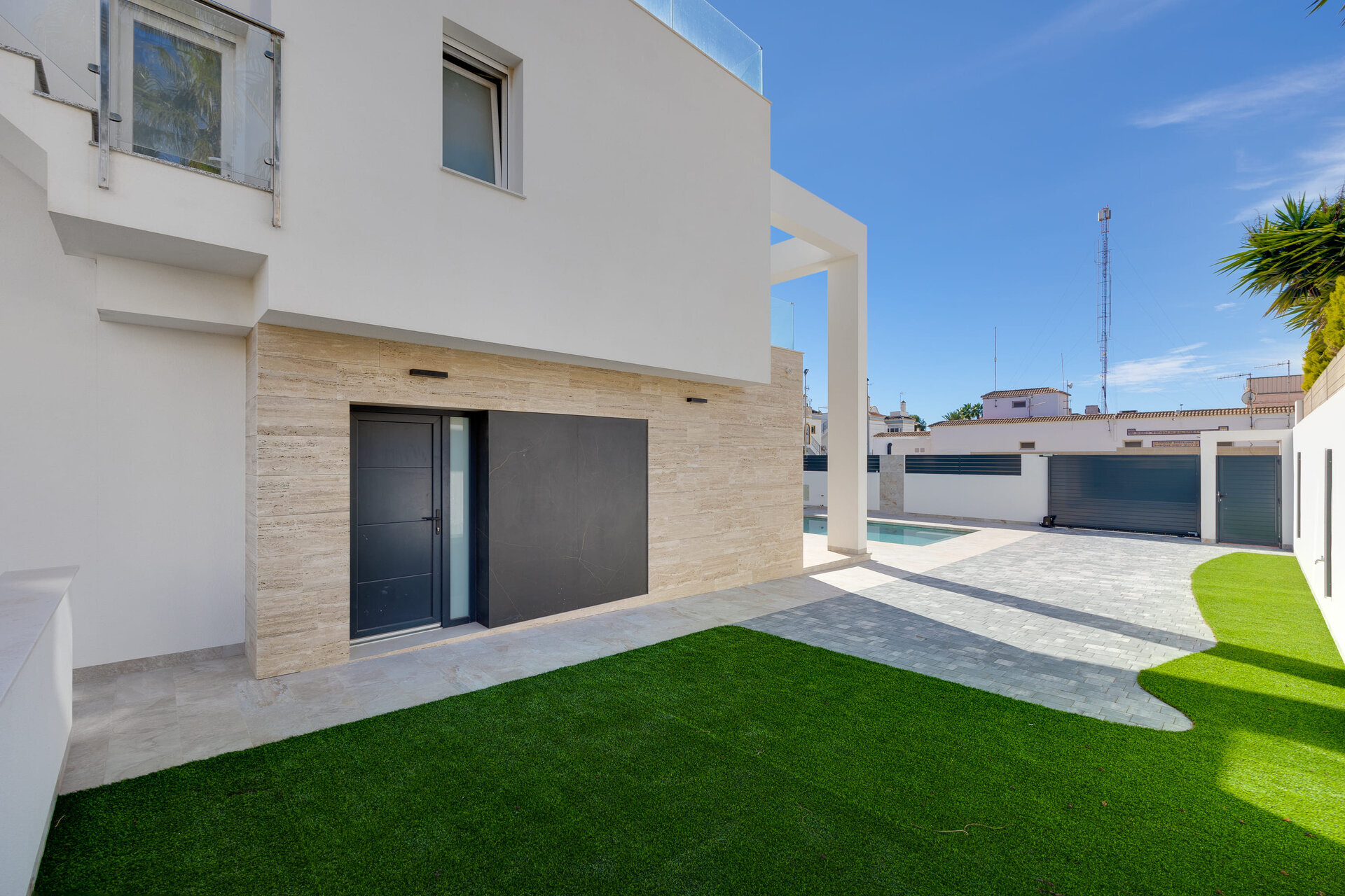 4-Bedroom Townhouse in Torrevieja - Image 22