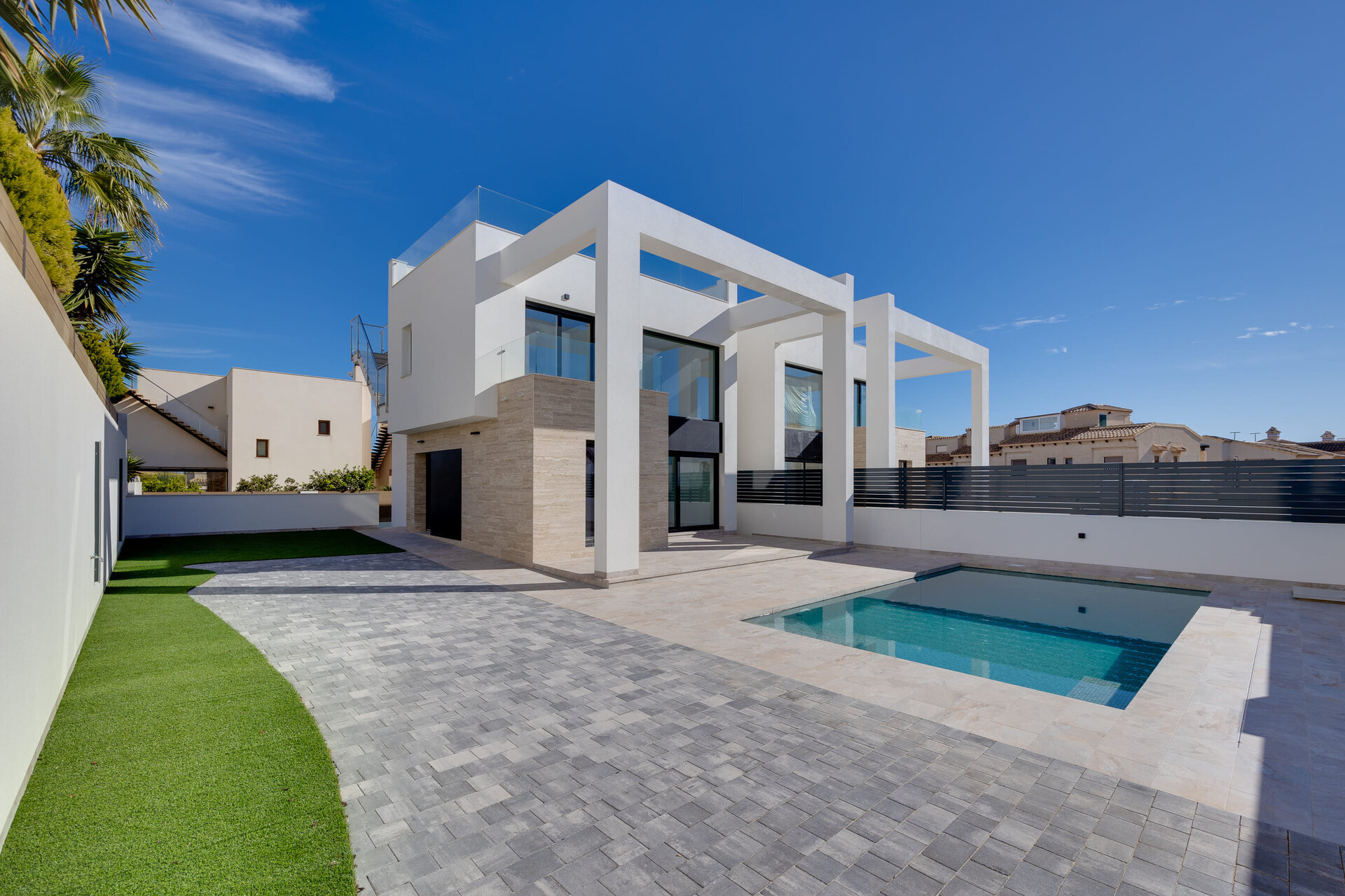 4-Bedroom Townhouse in Torrevieja - Image 23