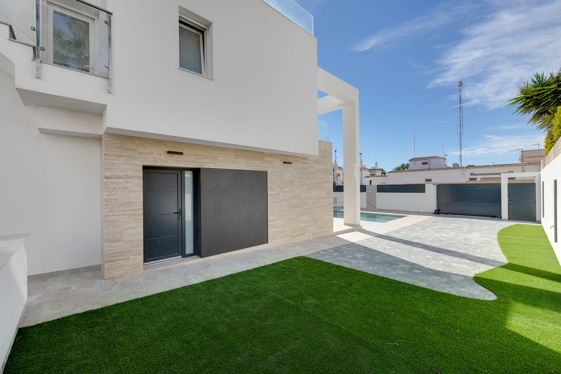 4-Bedroom Townhouse in Torrevieja - Image 7