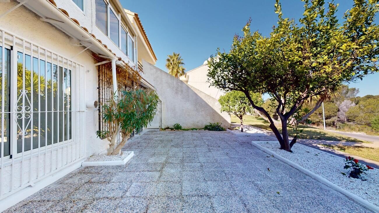 2-Bedroom Bungalow in Las Filipinas, Orihuela Costa - Image 22