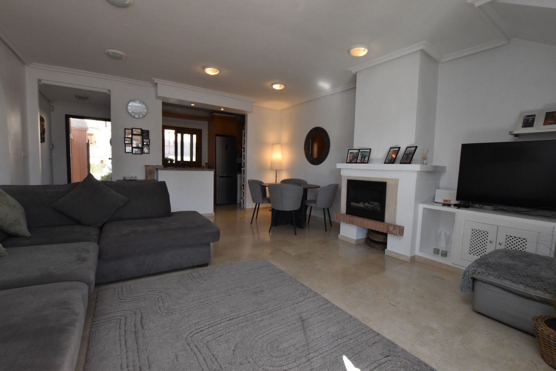 2-Bedroom Bungalow in Comunidad Valenciana, Algorfa - Image 9