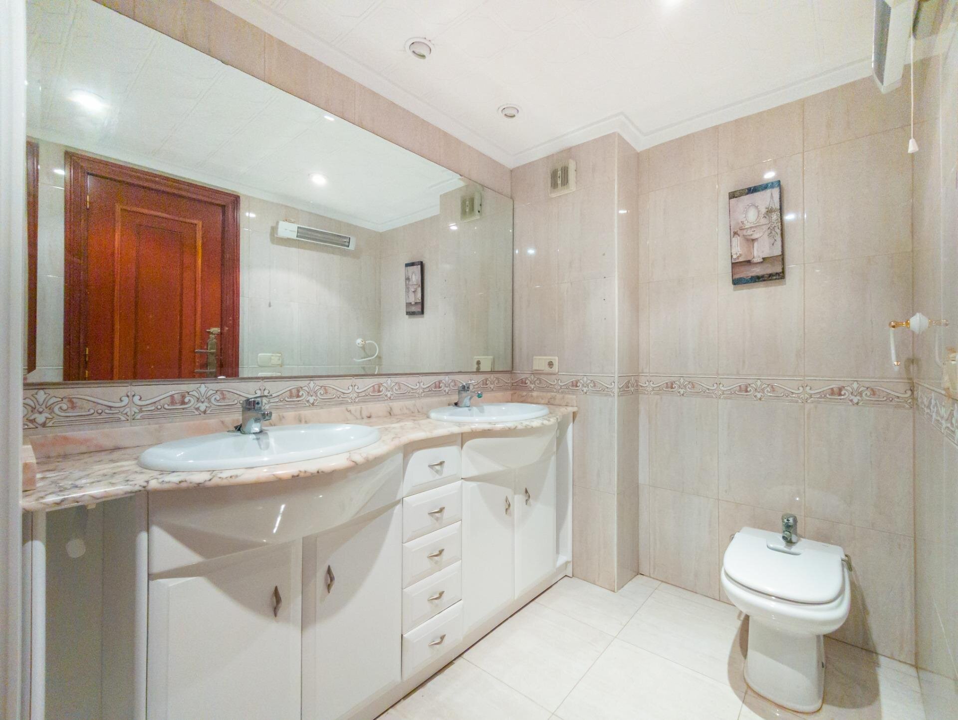3-Bedroom Apartment in La Mata Pueblo, Torrevieja - Image 10