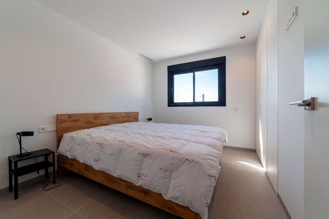 4-Bedroom Villa in Los Montesinos - Image 10