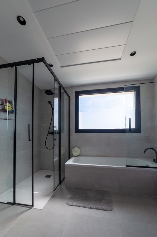 4-Bedroom Villa in Los Montesinos - Image 14