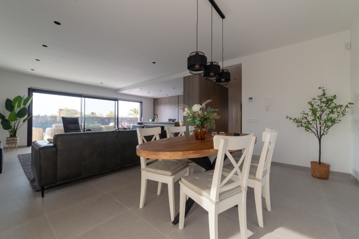 4-Bedroom Villa in Los Montesinos - Image 3