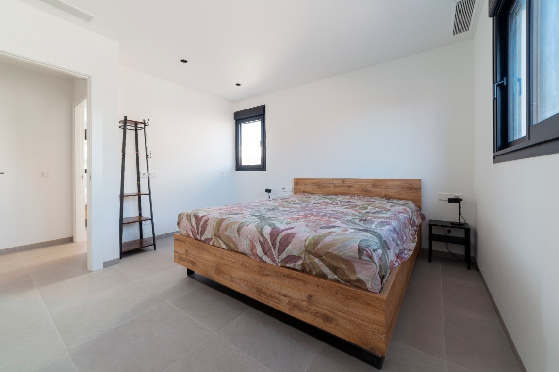 4-Bedroom Villa in Los Montesinos - Image 8