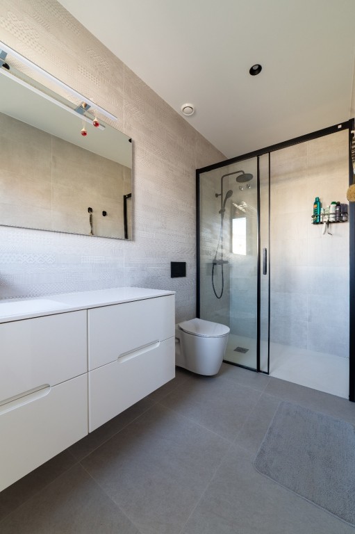 4-Bedroom Villa in Los Montesinos - Image 9