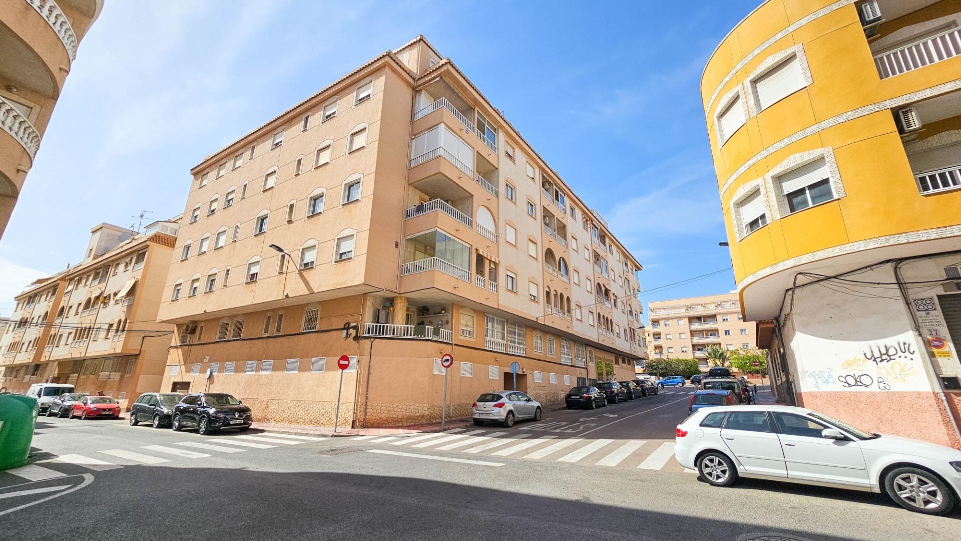 2-Bedroom Apartment in Torrevieja - Image 21