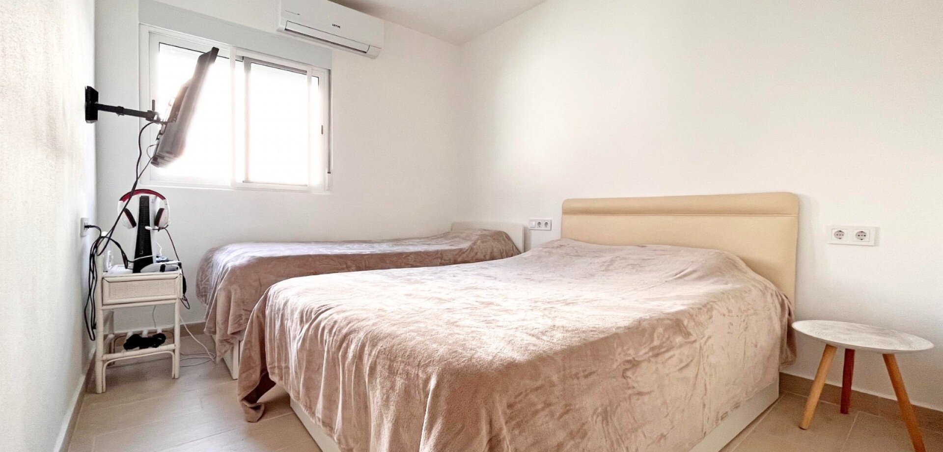 2-Bedroom Bungalow in La Chismosa, Orihuela Costa - Image 10