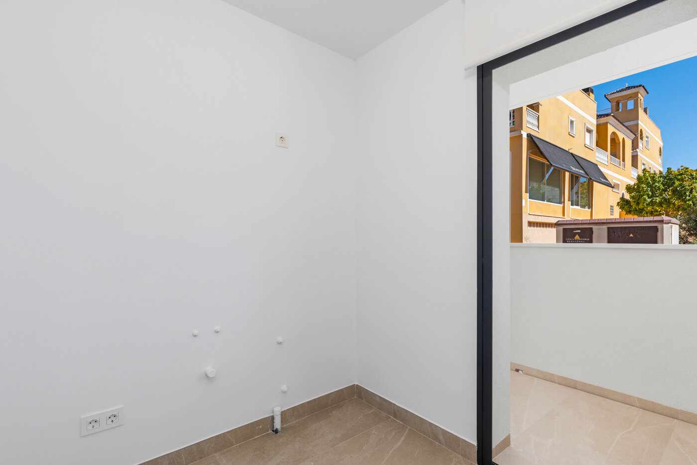 2-Bedroom Apartment in Benijófar - Image 8
