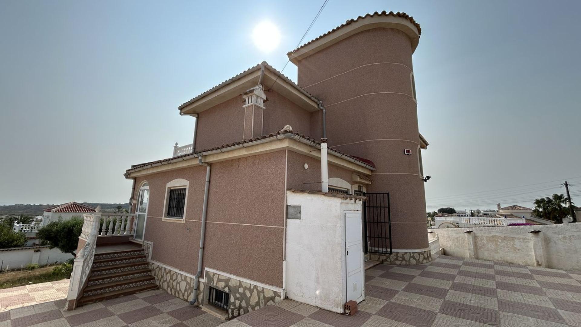 5-Bedroom Villa in Rojales - Image 12