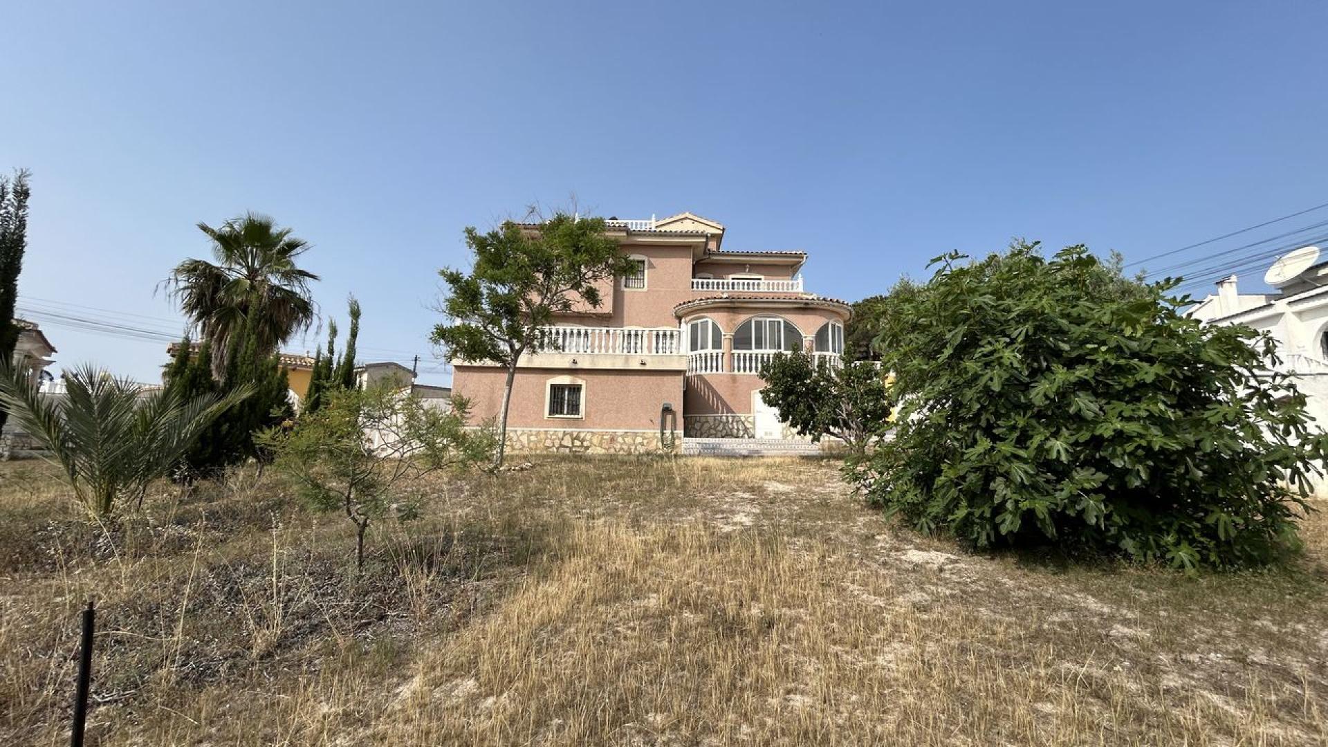 5-Bedroom Villa in Rojales - Image 14