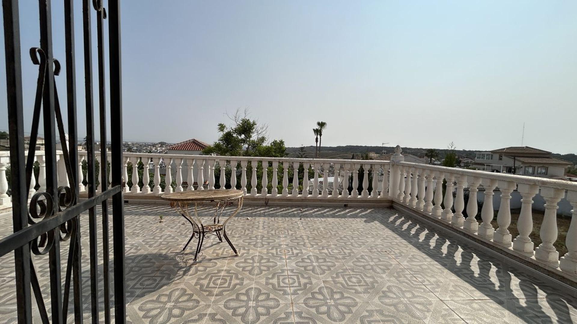 5-Bedroom Villa in Rojales - Image 28