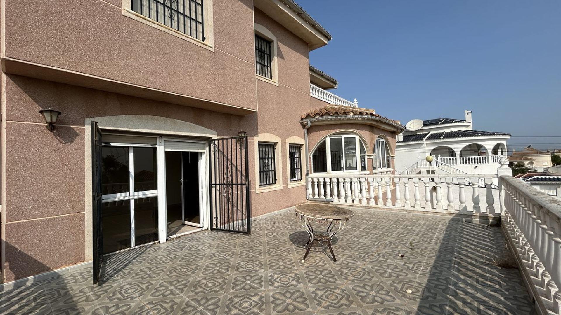 5-Bedroom Villa in Rojales - Image 29