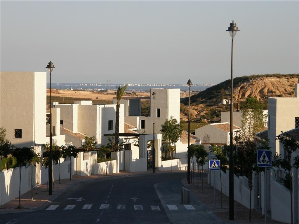 3-Bedroom Detached House in Murcia - Image 6