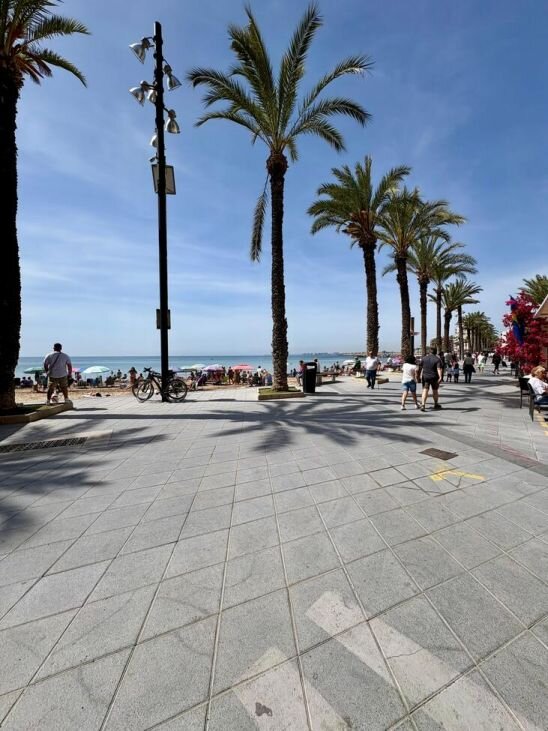 3-Bedroom Apartment in Centro, Torrevieja - Image 2