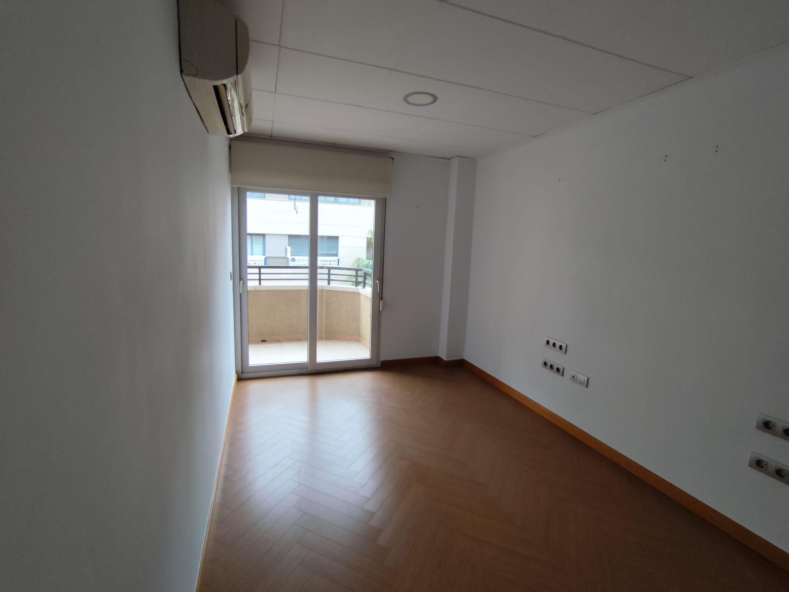 7-Bedroom Apartment in Torrevieja, Torrevieja - Image 2
