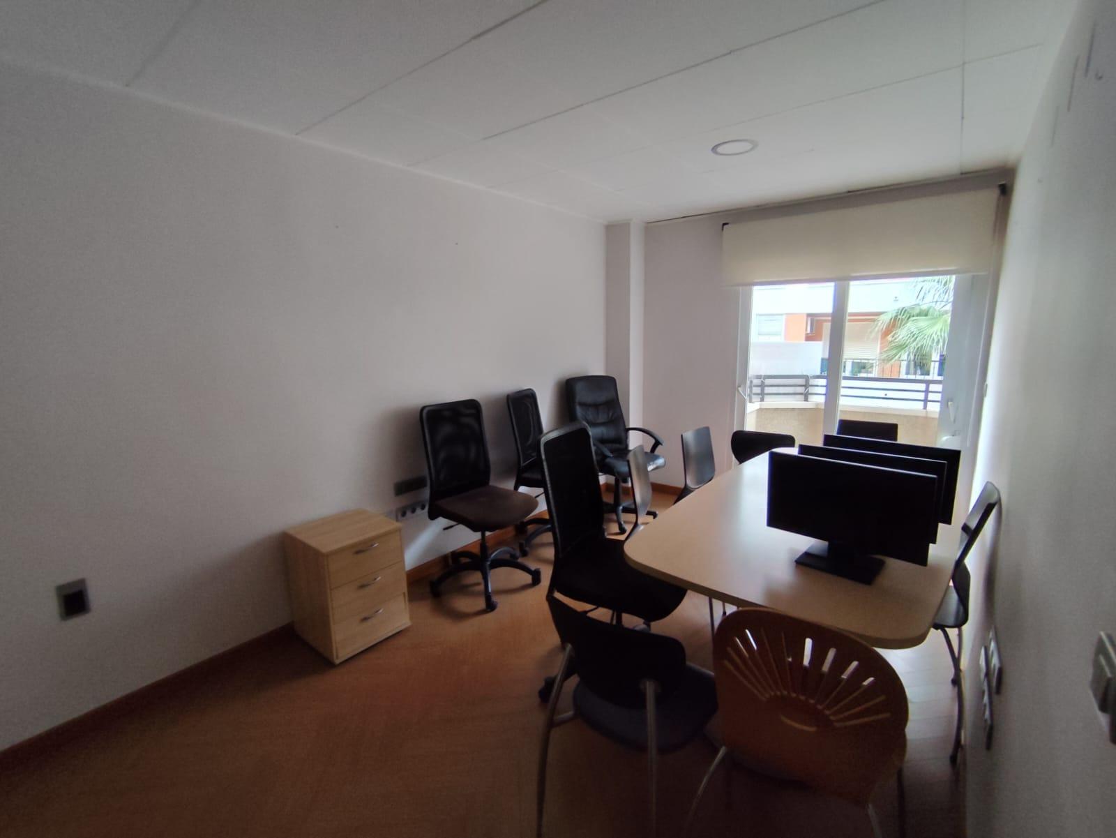 7-Bedroom Apartment in Torrevieja, Torrevieja - Image 6