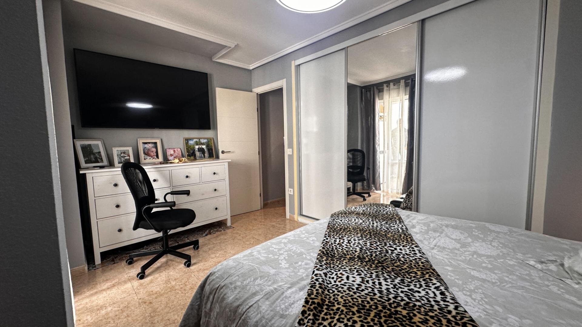 3-Bedroom Apartment in Centro, Torrevieja - Image 9