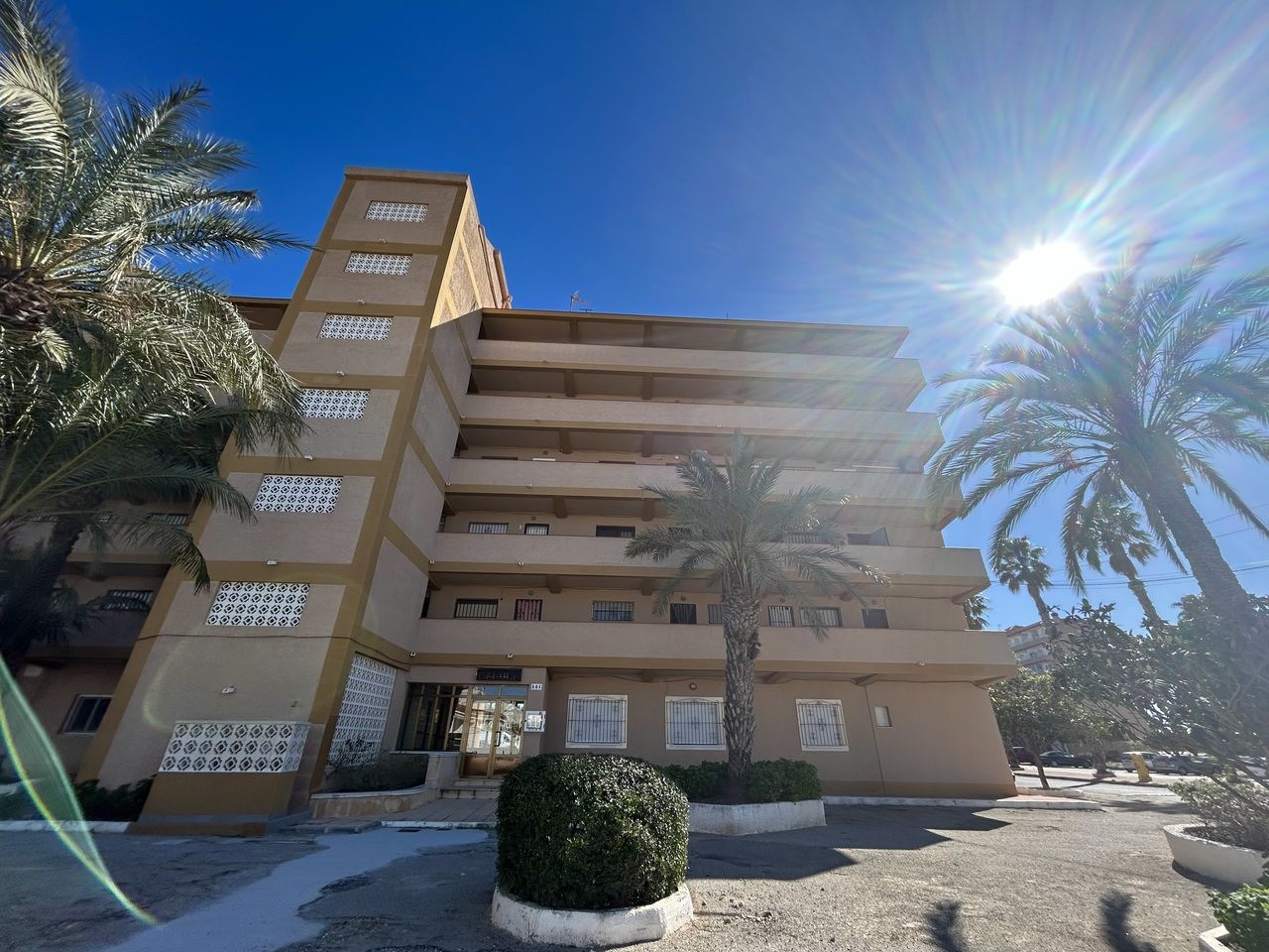 2-Bedroom Apartment in Pueblo, Guardamar del Segura - Image 18