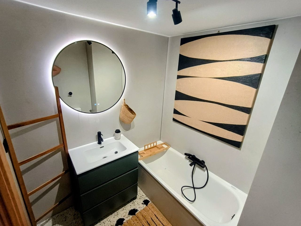 2-Bedroom Apartment in Pueblo, Guardamar del Segura - Image 9