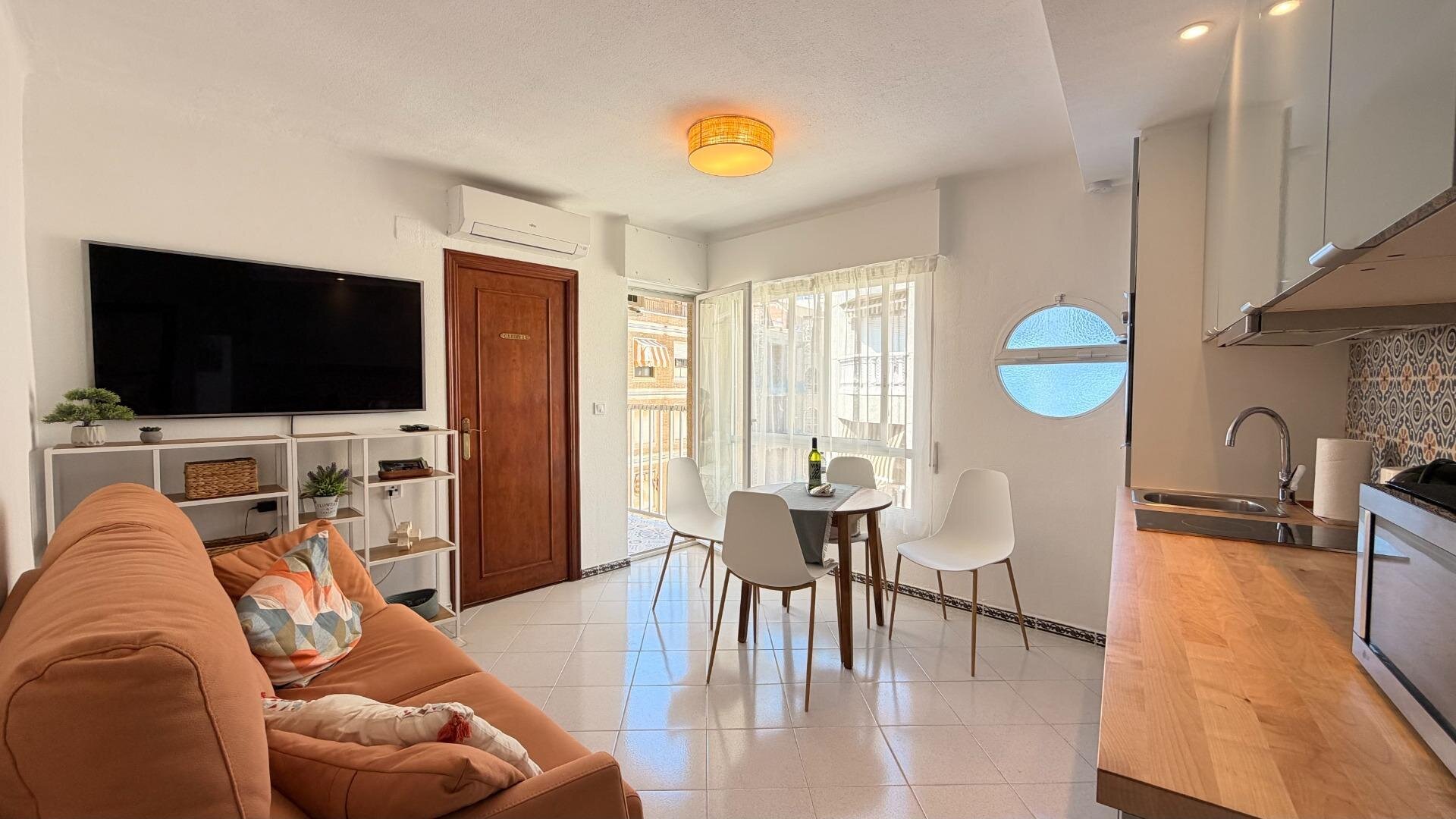 1-Bedroom Apartment in Habaneras, Torrevieja - Image 5