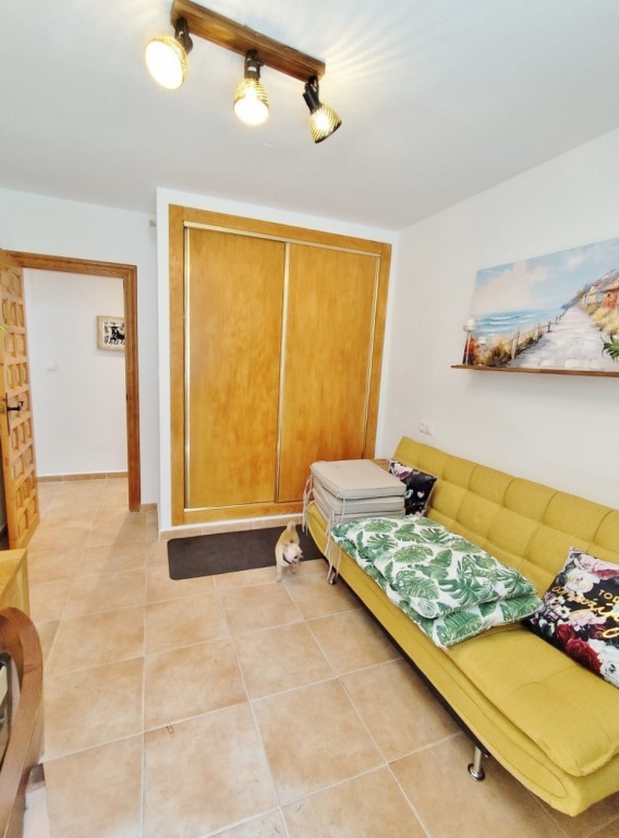 4-Bedroom Villa in Pueblo, San Miguel de Salinas - Image 15